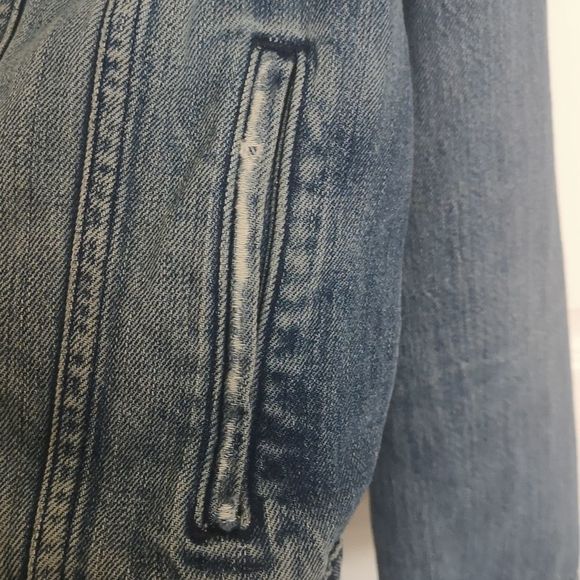 🌸🌸 Levi Vintage Ladies Distressed  Denim Jeans Jacket  Washed Blue Large 🌸🌸 - Picture 6 of 15